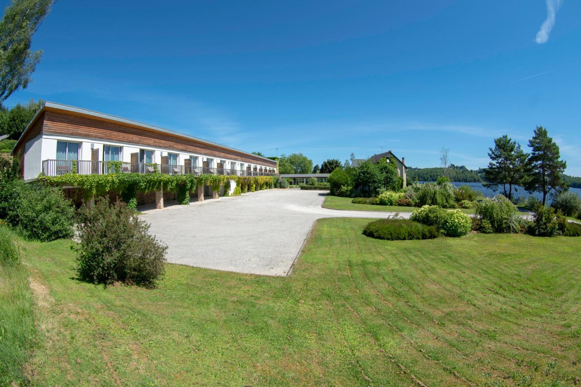 Logis Hotel Du Lac Neuvic  Екстер'єр фото