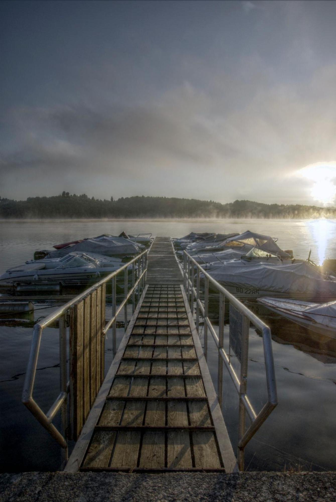 Logis Hotel Du Lac Neuvic  Екстер'єр фото