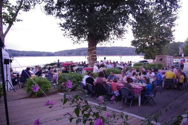 Logis Hotel Du Lac Neuvic  Екстер'єр фото
