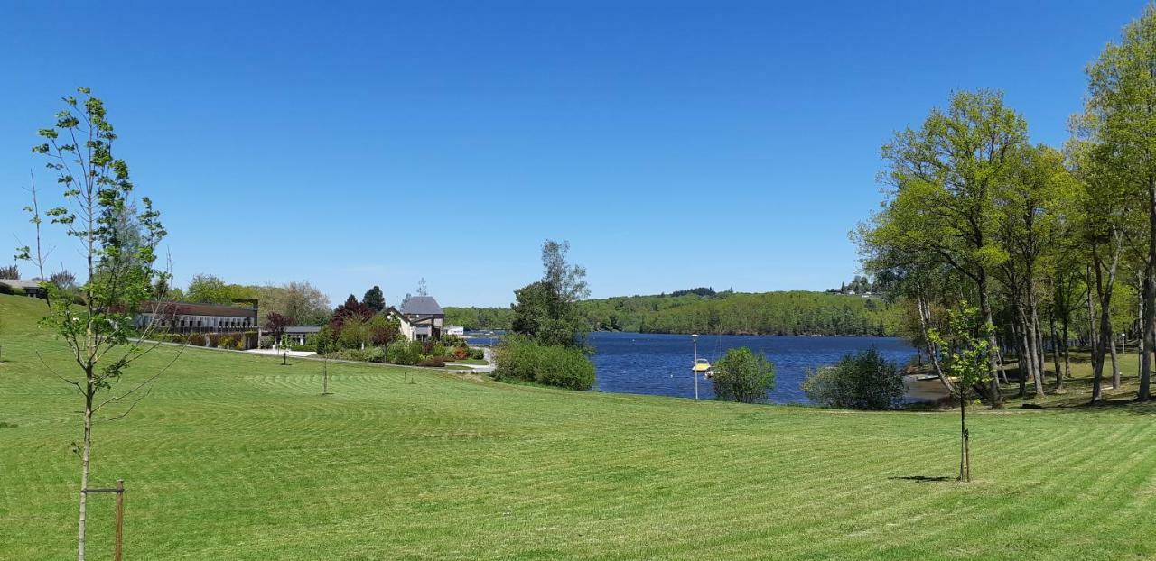 Logis Hotel Du Lac Neuvic  Екстер'єр фото
