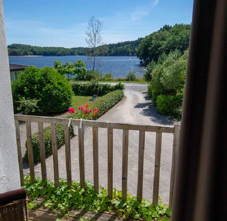 Logis Hotel Du Lac Neuvic  Екстер'єр фото
