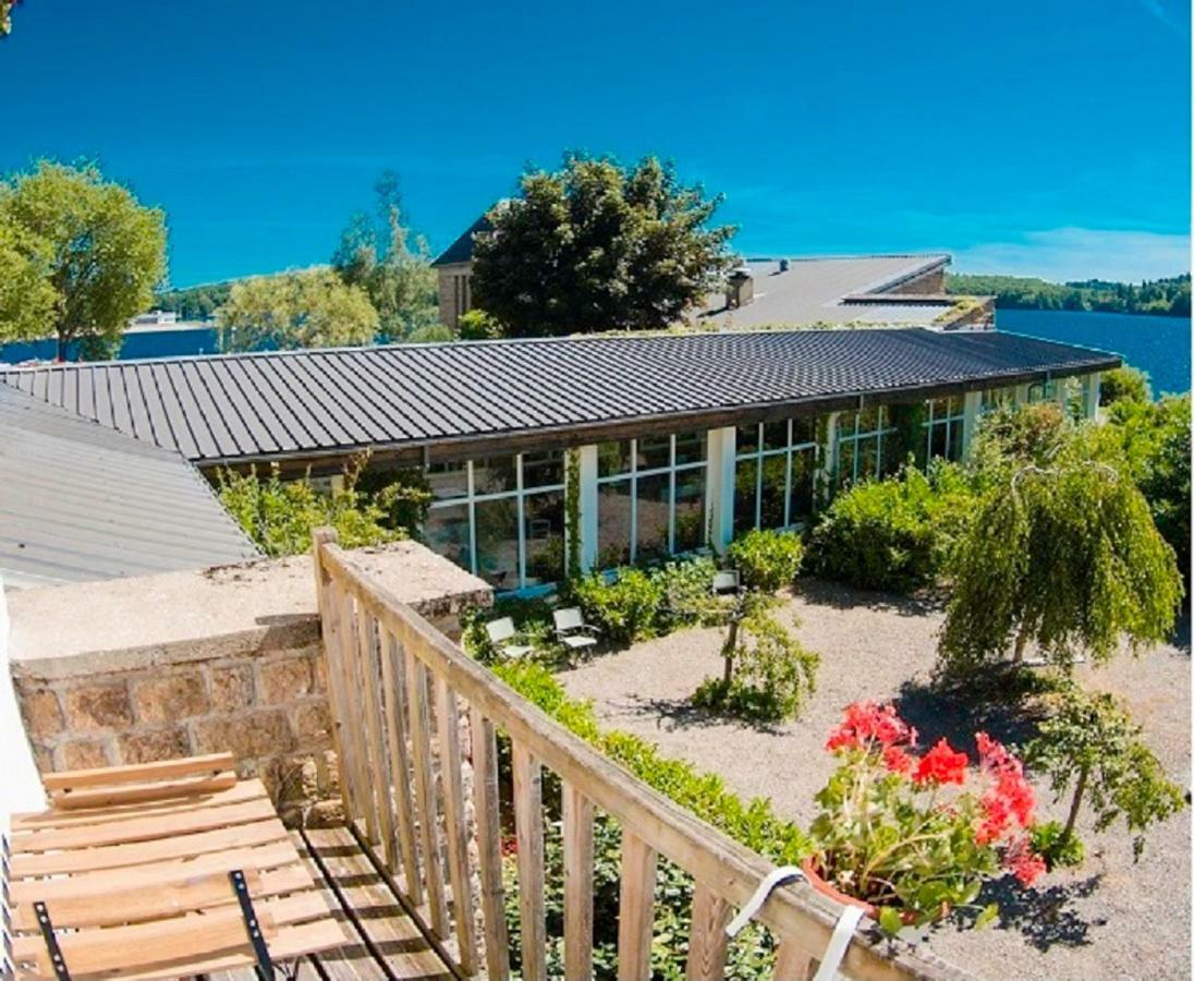 Logis Hotel Du Lac Neuvic  Екстер'єр фото