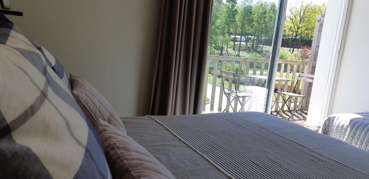 Logis Hotel Du Lac Neuvic  Екстер'єр фото