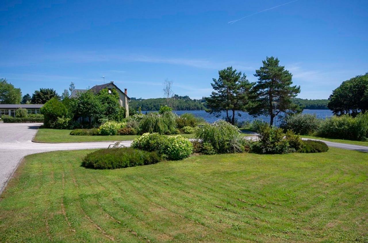 Logis Hotel Du Lac Neuvic  Екстер'єр фото